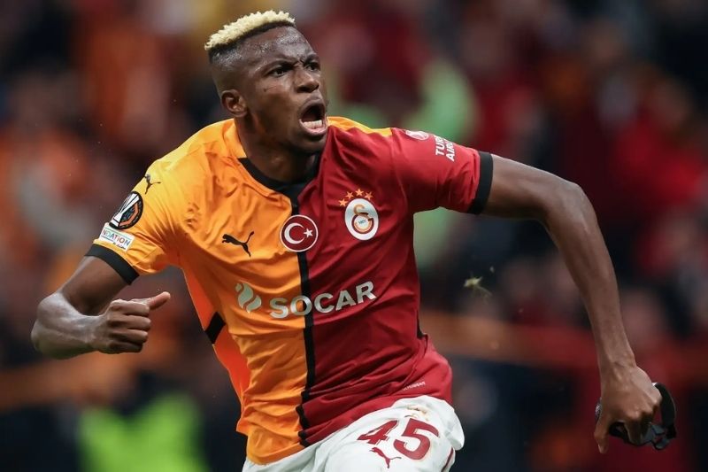 Victor Osimhen: Hành Trình Từ Cậu Bé Bán Nước Đến “Sát Thủ” Số 1 Châu Phi