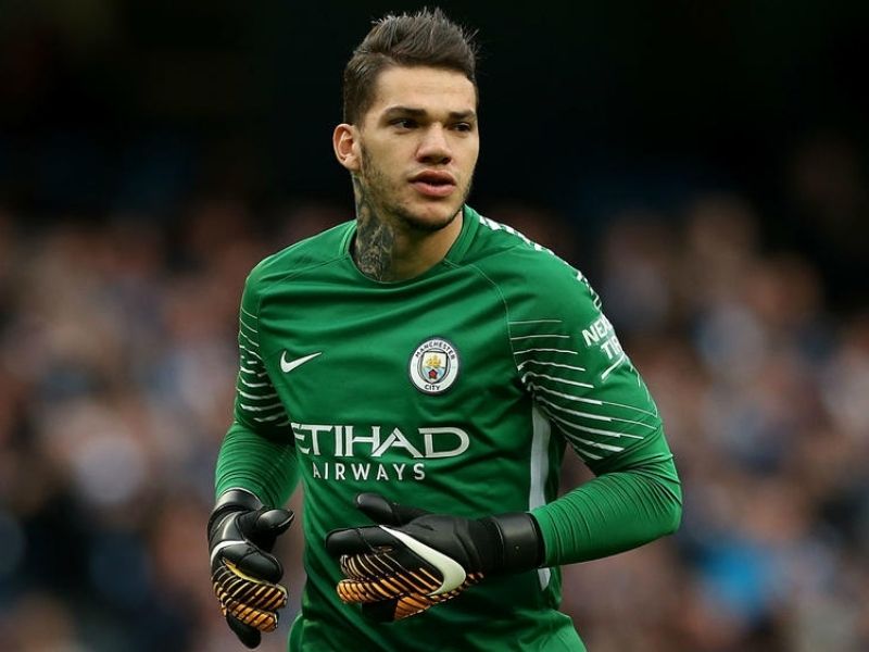 Sự Nghiệp Quốc Tế: Cuộc Cạnh Tranh Với Alisson Becker